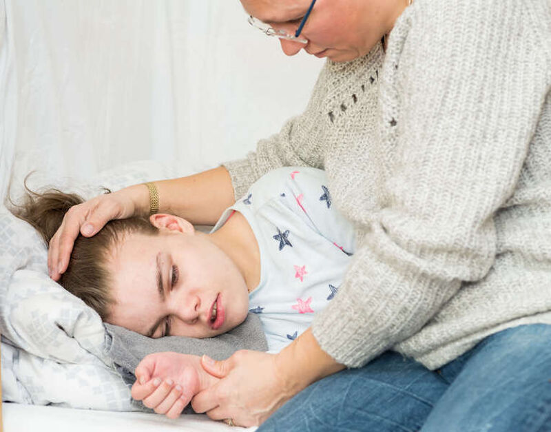 Kind mit epileptischen Anfall